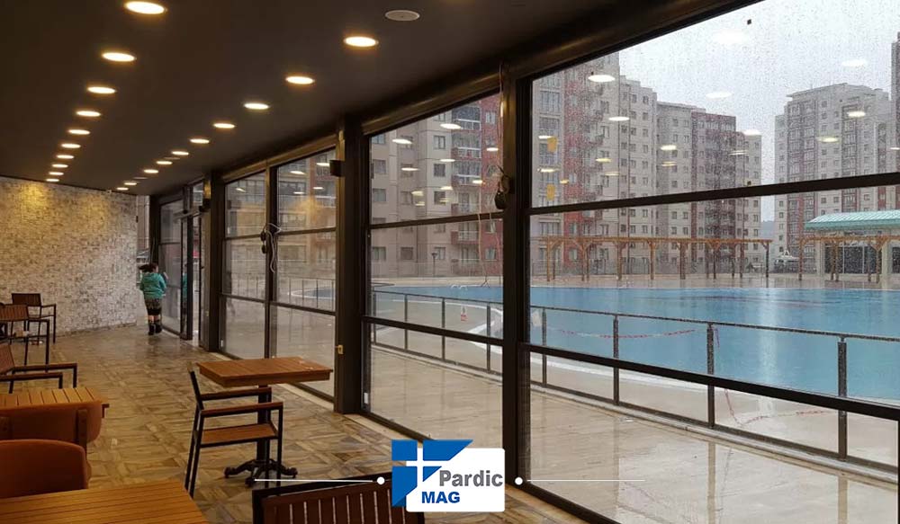 پنجره گیوتینی چیست؟ بررسی کامل کاربرد، مزایا و معایب | پاردیک وین